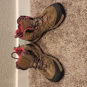 Bearpaw size 3 kid boots